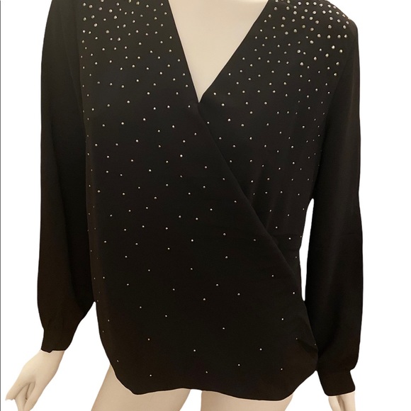 NWT Alfani Black V-Neck Embellished Blouse Size Medium - Picture 3 of 11
